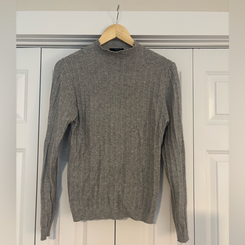 Tahari Women’s Gray Mockneck Sweater